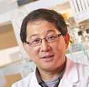 Dr. <b>Luwen Zhang</b> Professor, School of Biological Sciences - Zhang_006_crop